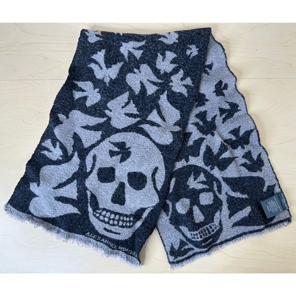 Alexander McQueen Reversible Skull Shrunk Genuine Wool Scarf Black Gray - Picture 1 of 9